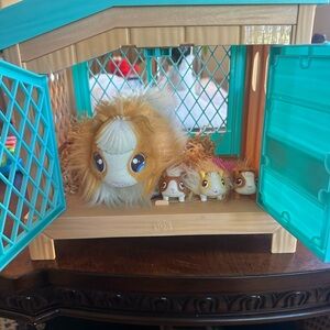 Little Live Pets, Mama Surprise, Soft, Interactive Mama Guinea Pig